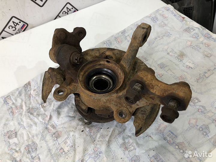 Кулак поворотный левый Toyota Corolla E10