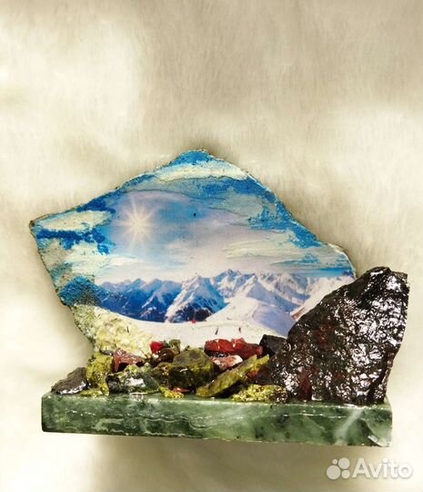 Сувенир из камня с изображением 