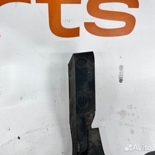 Кронштейн Audi A5 8W 2022