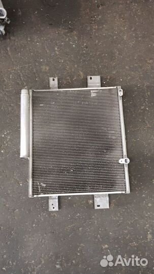 Радиатор кондиционера на toyota BB QNC21