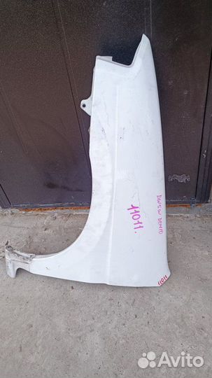 Крыло переднее левое Mazda Demio DW3W DW5W 1998