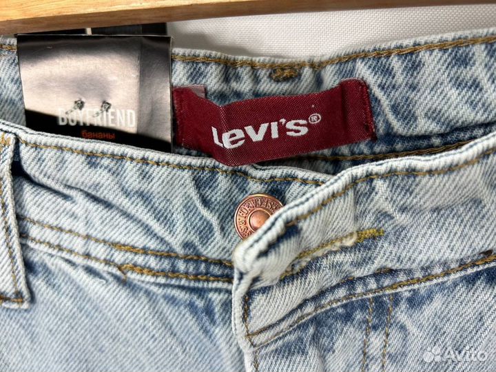 Джинсы Levis