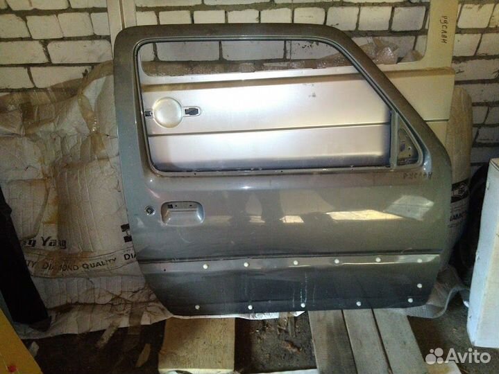 Дверь боковая передняя правая Suzuki Jimny