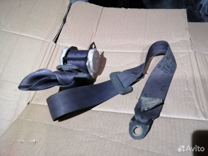 Ремень безопасности задний Toyota Land Cruiser 100