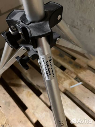 Стойку-тренога для фото Falcon Eyes L-B3900G