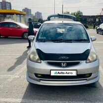 Honda Fit 1.3 CVT, 2003, 300 000 км, с пробегом, цена 400 000 руб.