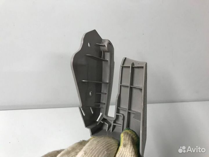 Накладка правого сиденья Mercedes/ W211/ 2004