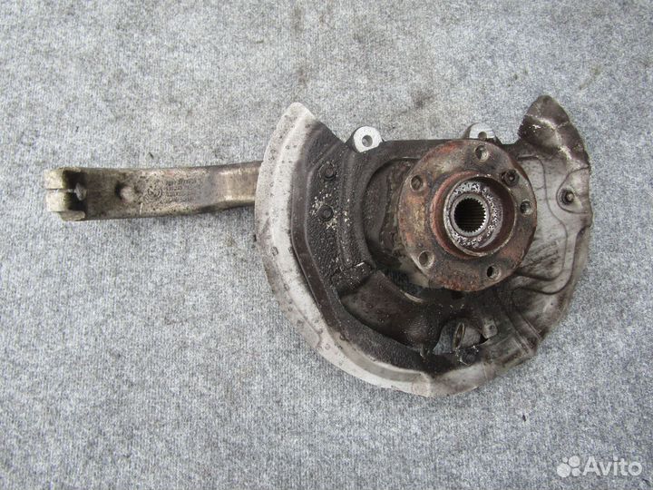 Кулак передний левый бмв Х6 Х5 Е70 Е71 31216773783