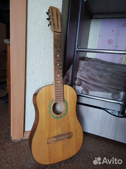 Акустическая гитара