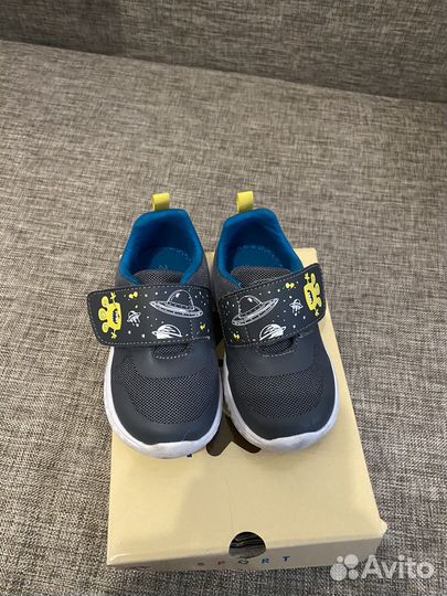 Кроссовки детские