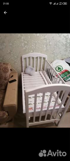 Детская кроватка с маятником