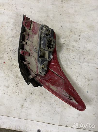 Фонарь задний правый Peugeot 308 универсал