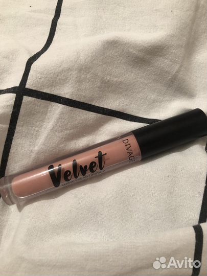 Матовая помада divage