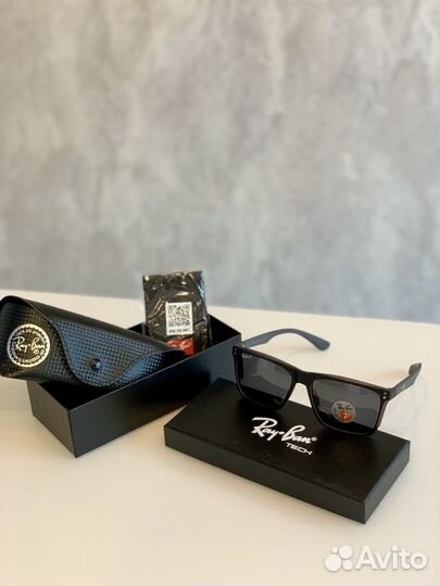 Солнцезащитные очки брендовые