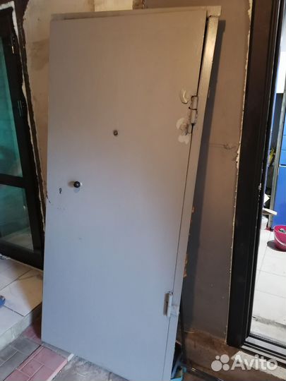 Дверь входная железная