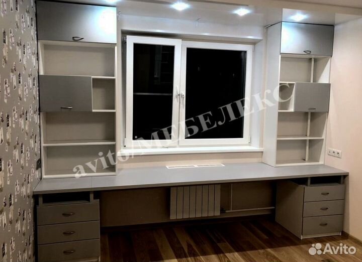 Рабочая зона у окна