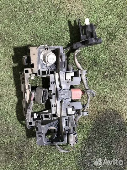 Скелет ручки передний левый Audi A8 D3 BVJ 4.2 FSI