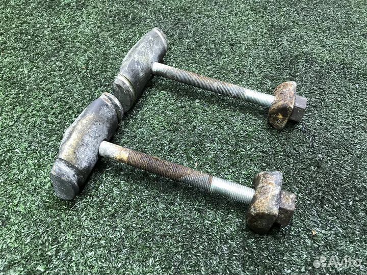 Болт торсиона передний Toyota Lite Ace Noah CR50