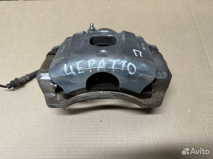 Суппорт передний правый Kia Cerato 1(LD)