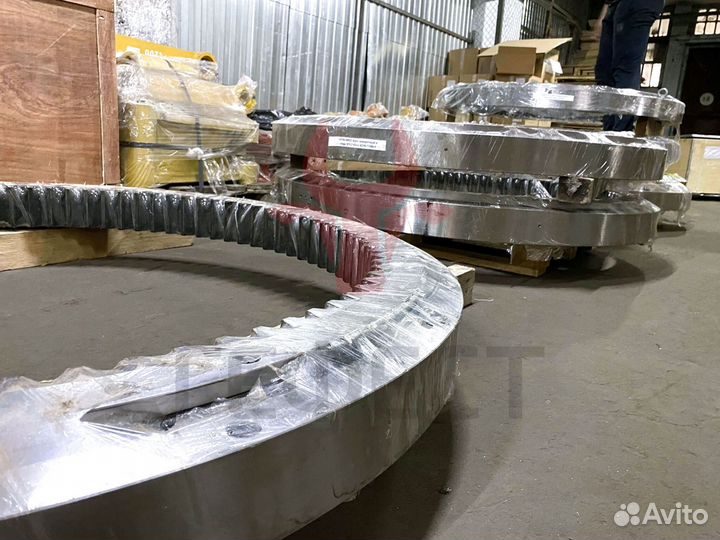 Опорно-поворотный круг ZX280LC-3 9245728