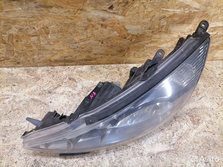 Фара левая ксенон Mitsubishi Grandis NA4W