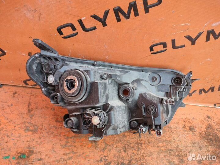 Фара левая Toyota Rav4 ASA44