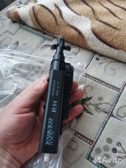 Форсунка омывателя правой фары xc60