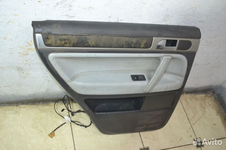 Обшивка двери задняя левая Volkswagen Touareg