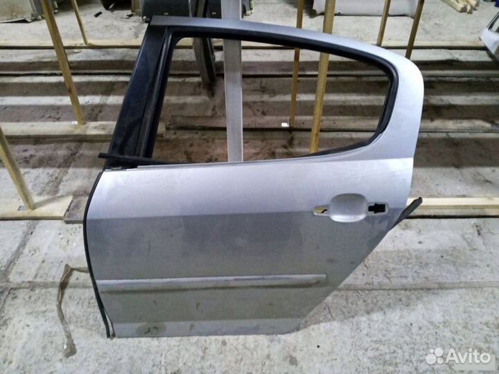 Дверь задняя левая Peugeot 407 1 DW10bted4