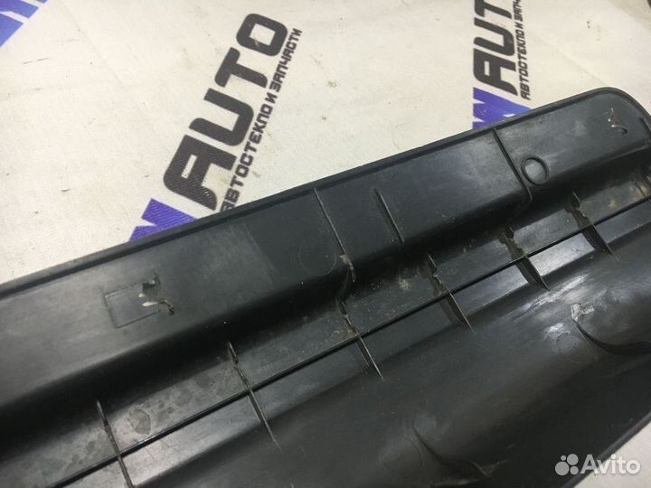 Накладка порога правая передняя Сузуки SX4 Седан