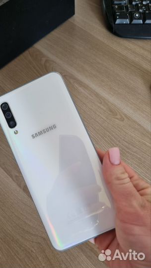 Samsung Galaxy A50, 4/64 ГБ