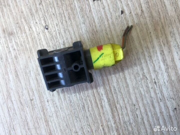 Датчик удара Mercedes-Benz S-Class W221