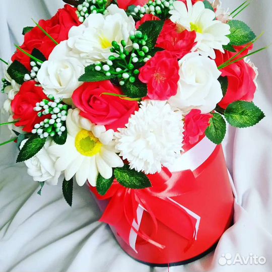 Интерьерная композиция из мыльных цветов