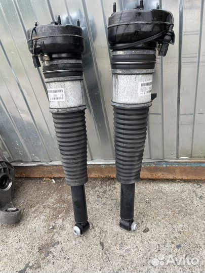 Пневмо стойка Aud A8D4