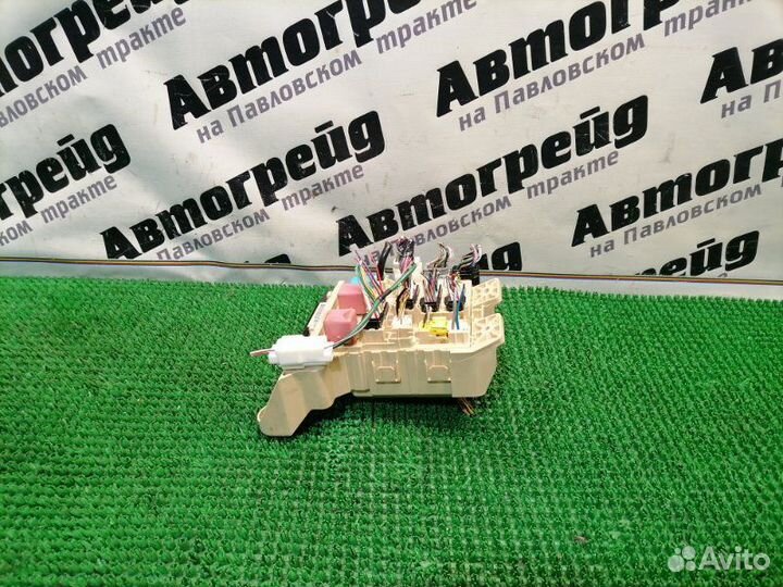 Блок предохранителей салонный Toyota Camry ACV40