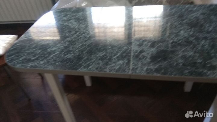 Кухонный стол и стулья