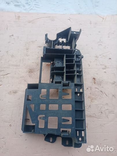 Корпус предохранителей Audi A8 D3