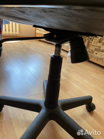 Офисное кресло