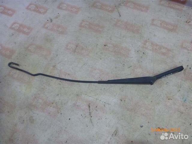 Поводок стеклоочистителя передний правый