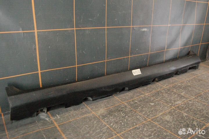 Накладка порога наружная левая-Mercedes-Benz X253