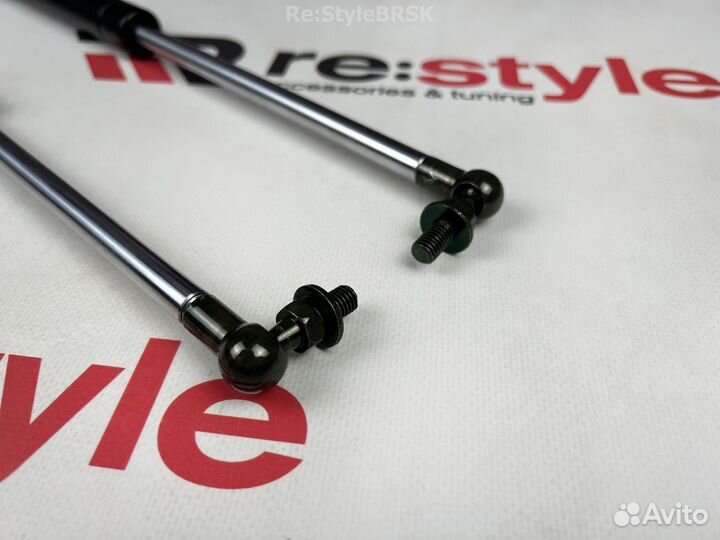 Амортизатор капота Lexus LX470