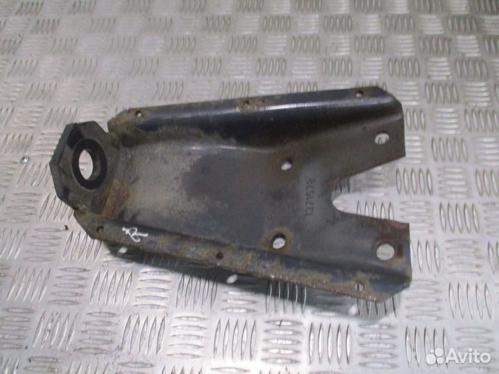 Кронштейн переднего амортизатора Scania 1371578