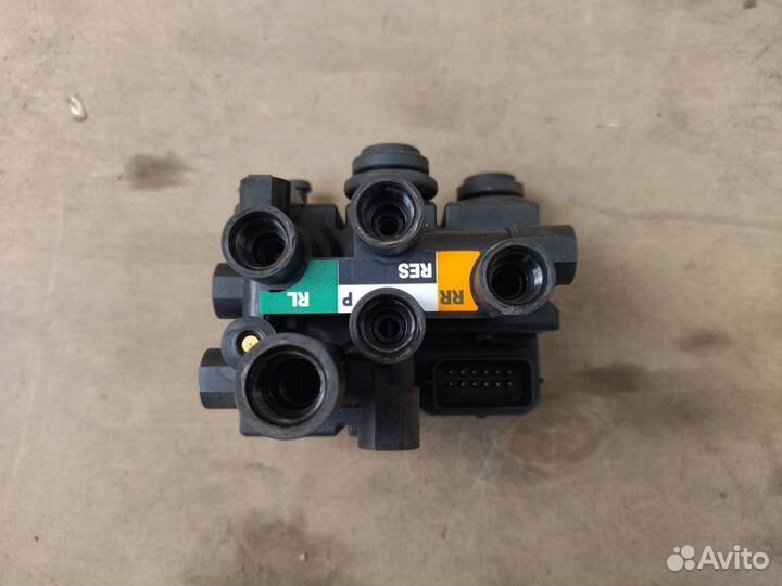 Блок клапанов пневмоподвески Range Rover Sport