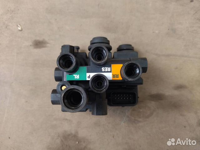 Блок клапанов пневмоподвески Range Rover Sport