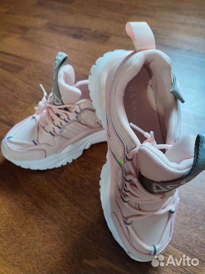 Кроссовки женские 38 размер новые