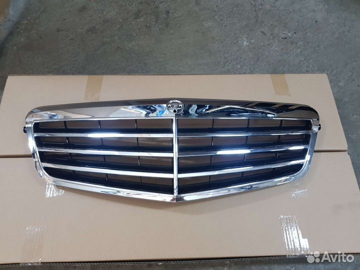 Решетка радиатора Mercedes E 212 с 2009г по 2013г