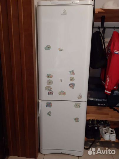 Холодильник бу indesit