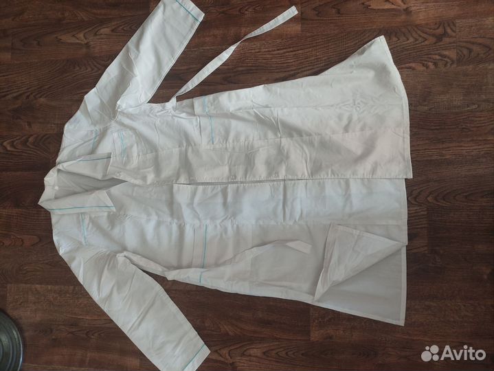 Костюмы и халаты медицинские