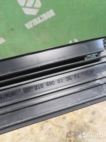 Накладка порога (внутренняя) Мерседес Бенз 210 Е