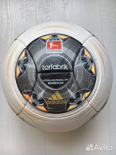 Футбольный мяч adidas